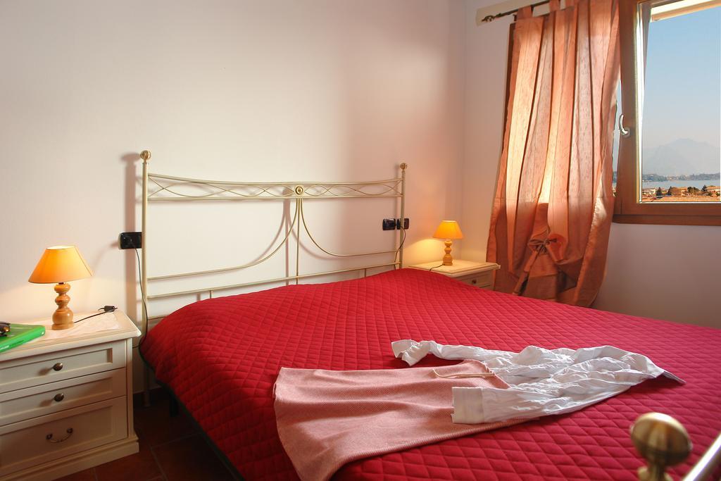 B&B Agli Ulivi Манерба-дель-Гарда Номер фото